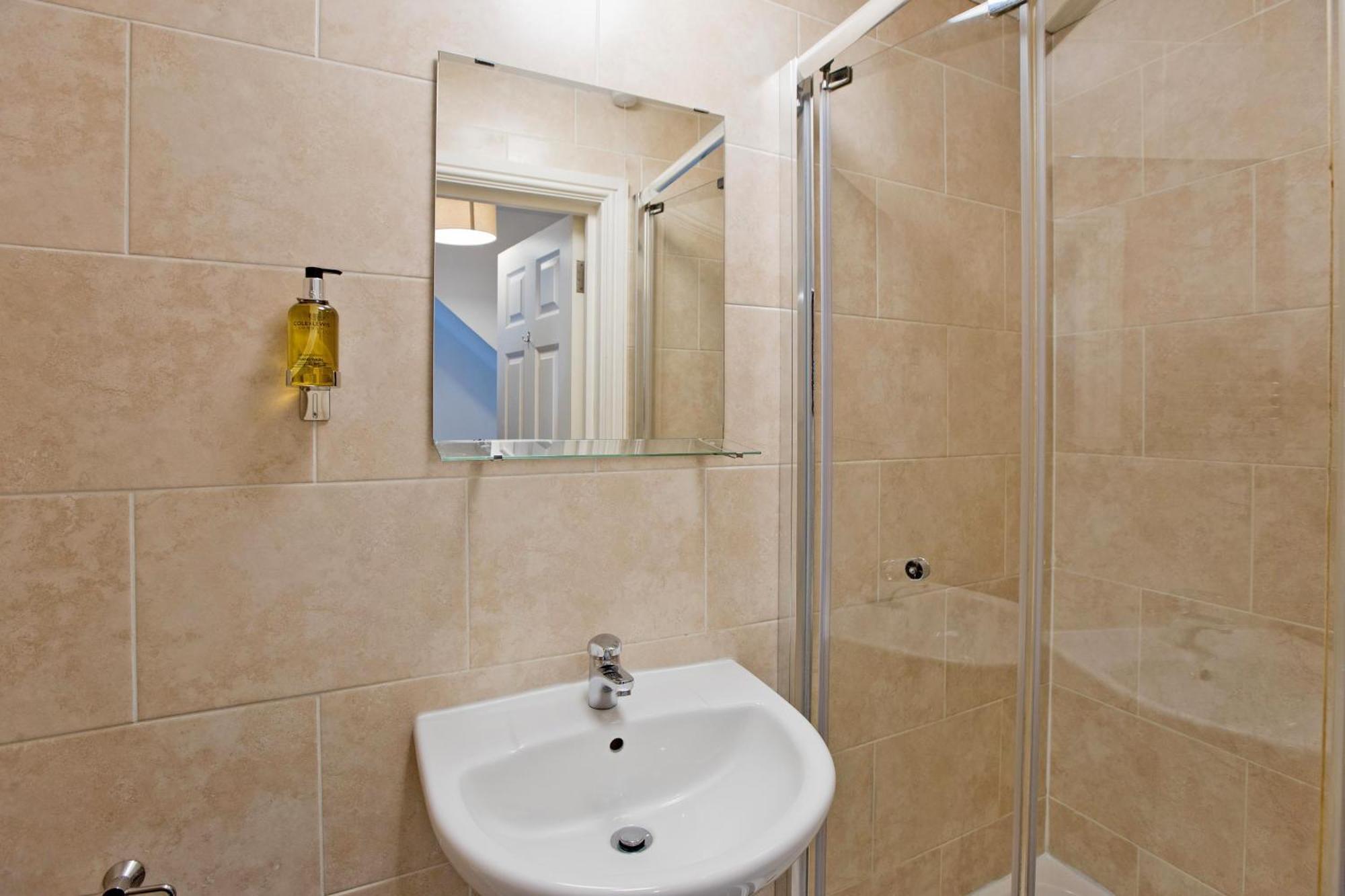 Imperial Corner House-Whitechapel Apartment Лондон Экстерьер фото
